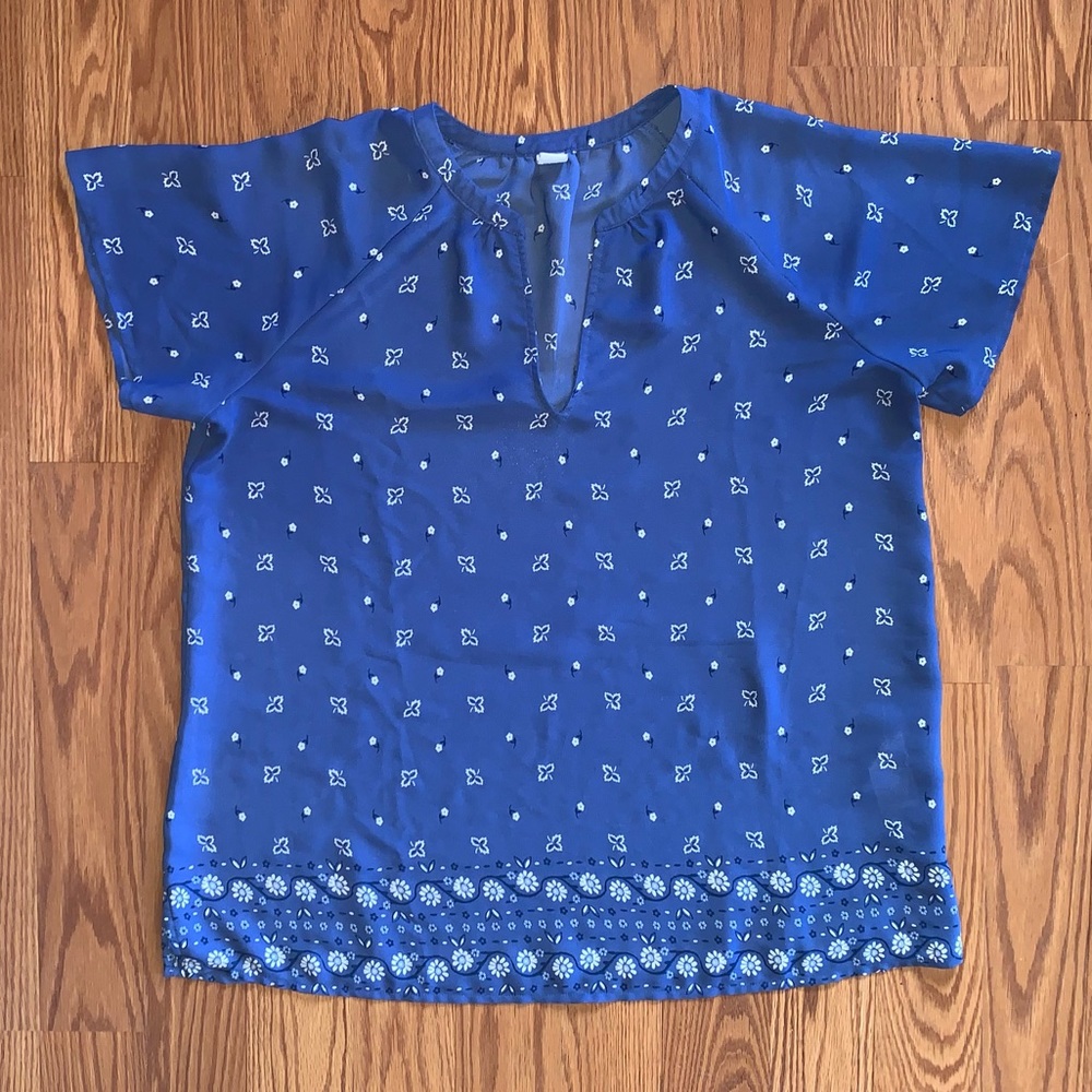 🌺3/$20🌺 Old Navy Blue floral print top